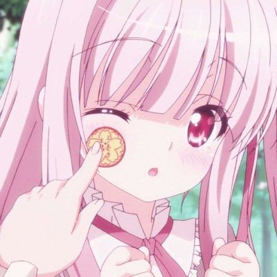 2岁幼童被困车内头发湿透